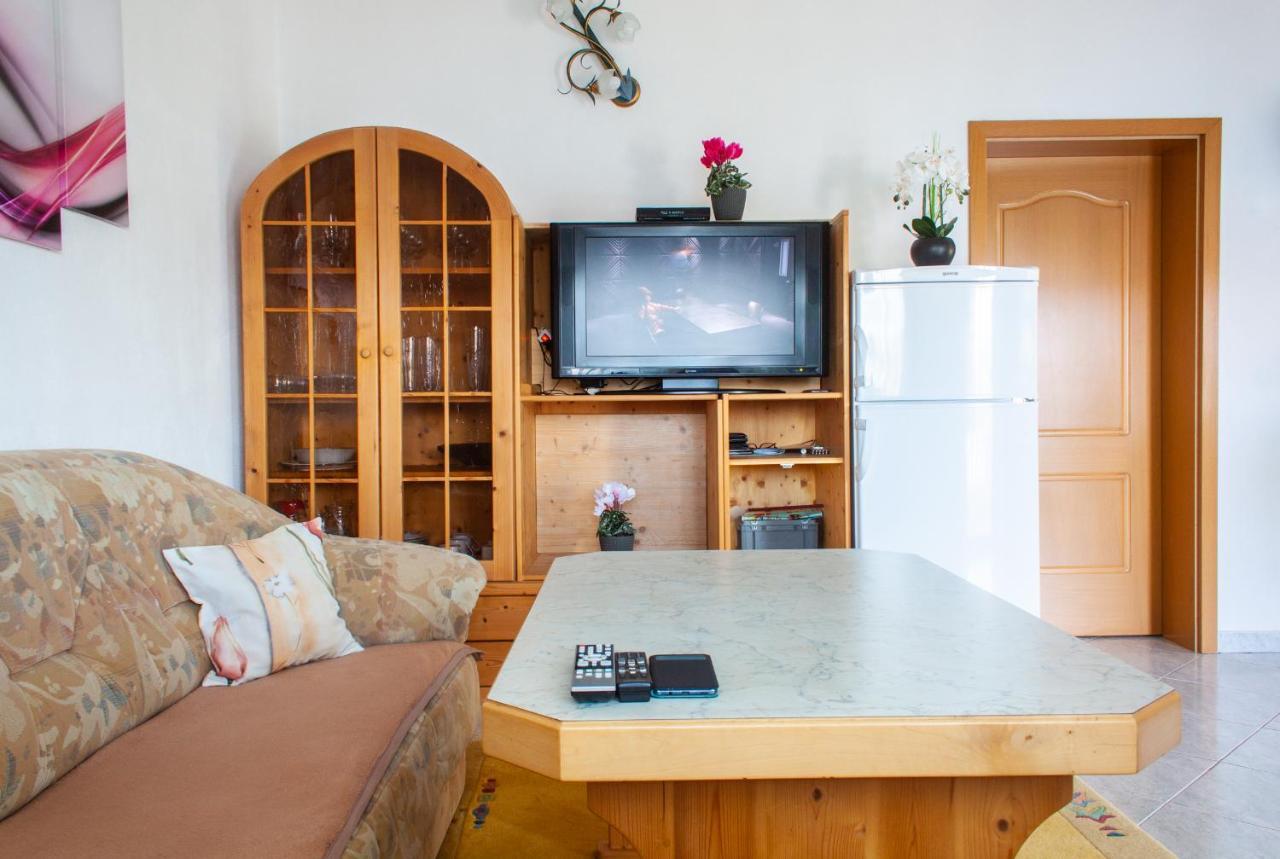 Marcel Apartment Mit Meerblick Trogir Exterior photo
